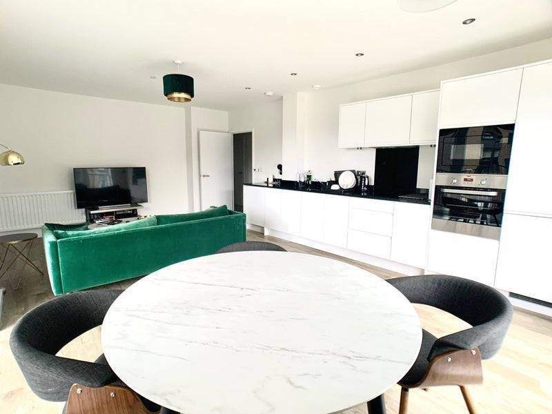 Room Bowen Drive in Greater London