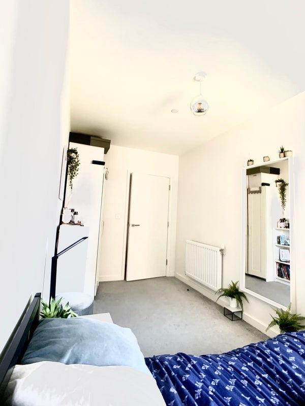 Room Bowen Drive in Greater London