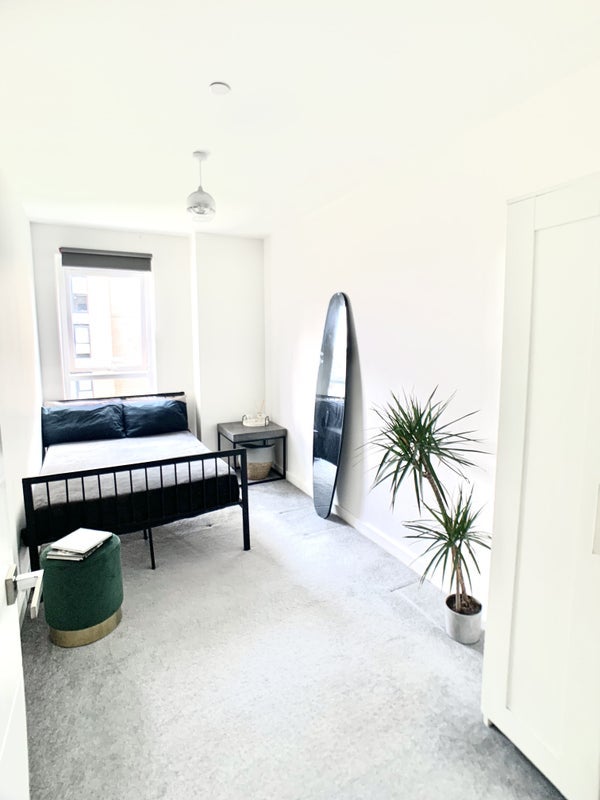 Room Bowen Drive in Greater London