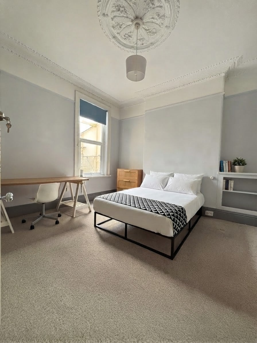 Room Beechwood Avenue in Plymouth