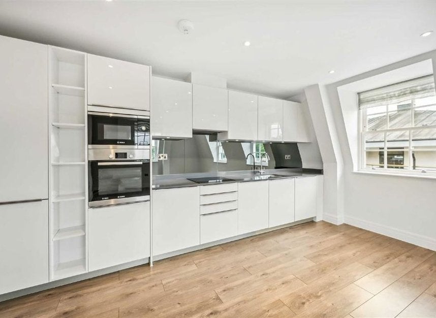 Flat Spring Grove in Greater London