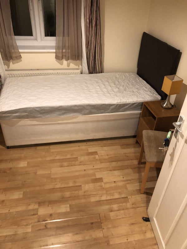 Room Trafalgar Court in Fenland District