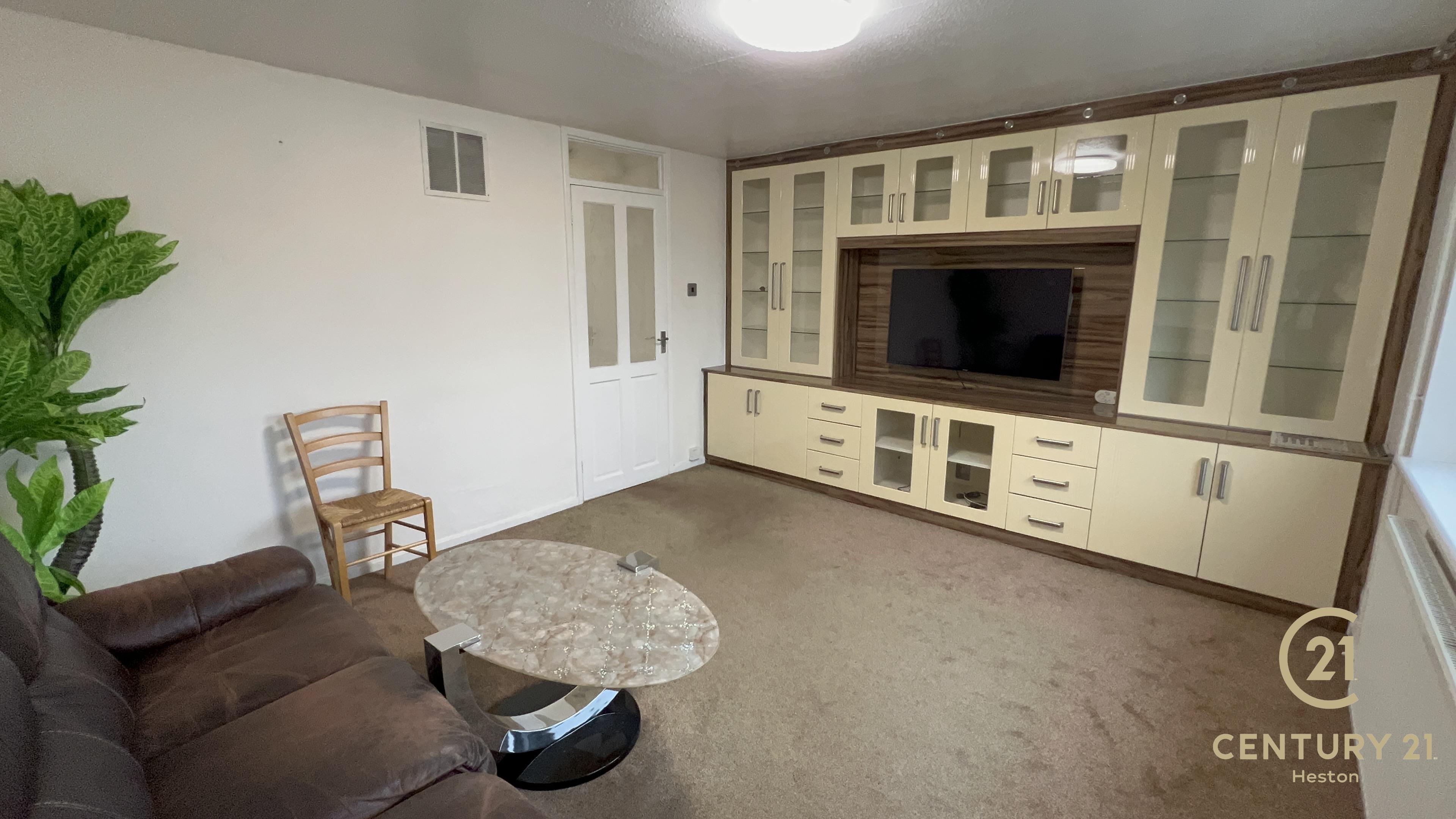Flat Edgar Road in Greater London