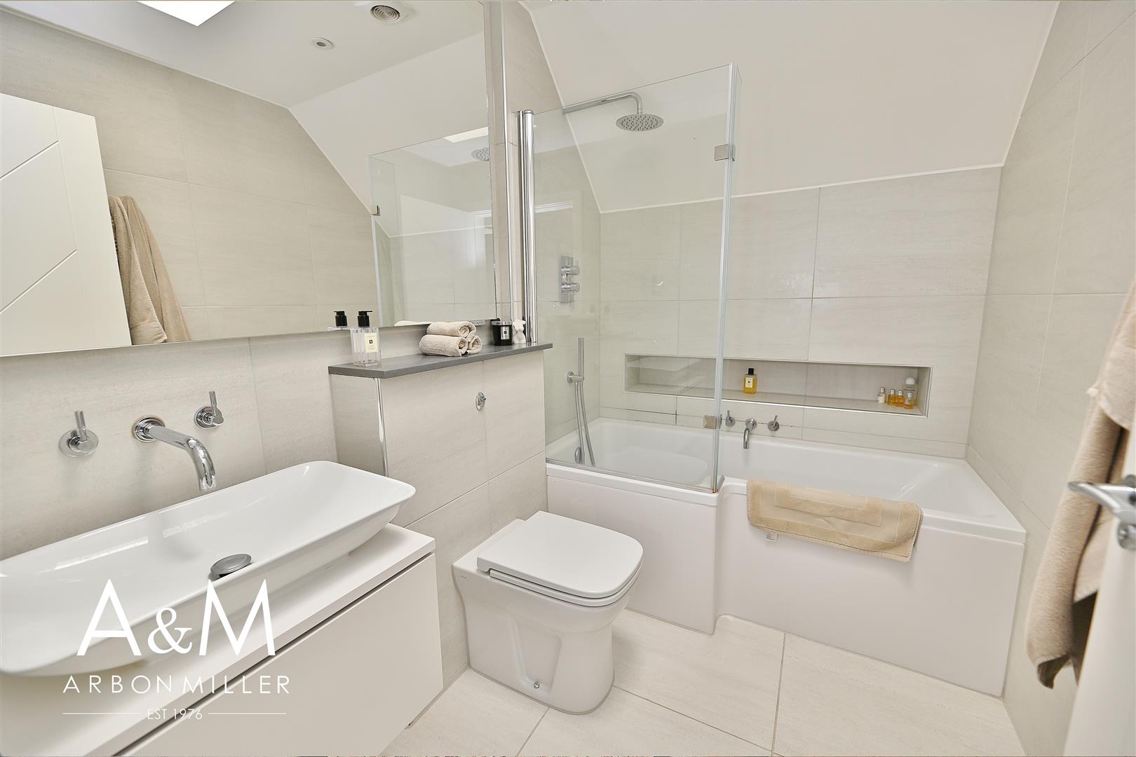 Flat Netley Road in Greater London