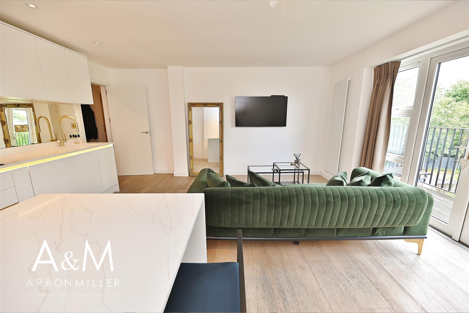 Flat Netley Road in Greater London