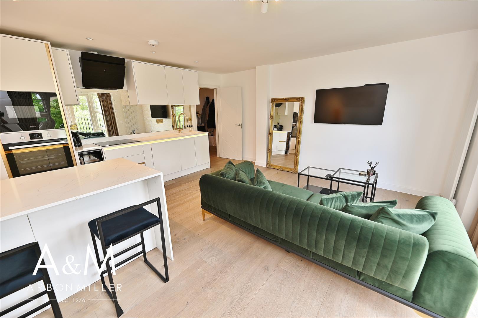 Flat Netley Road in Greater London