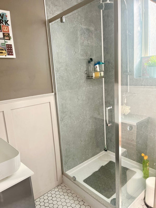 Room Thornton Road in Greater London