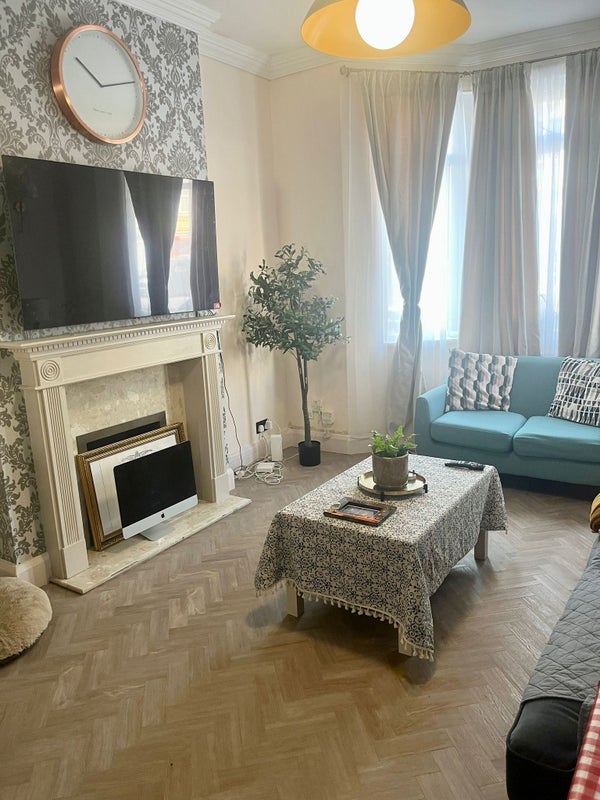 Room Thornton Road in Greater London