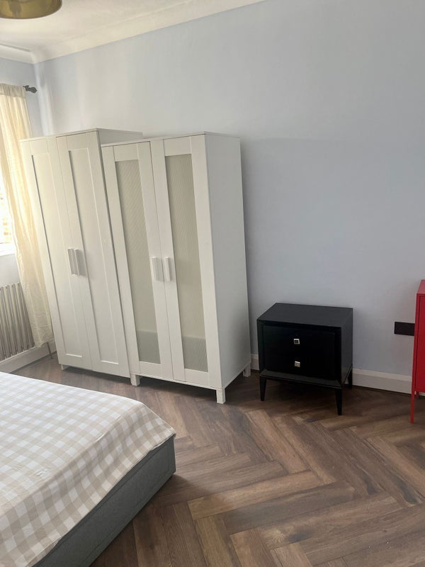 Room Thornton Road in Greater London