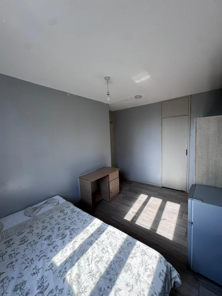 Room Simpsons Road in Greater London