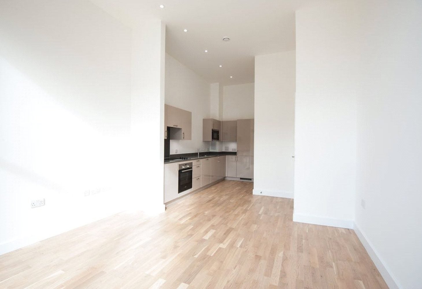 Flat Nichols Court in Chelmsford