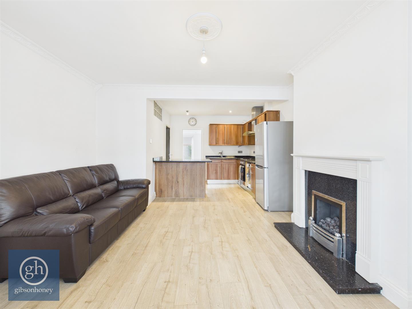 Flat Hartland Drive in Greater London