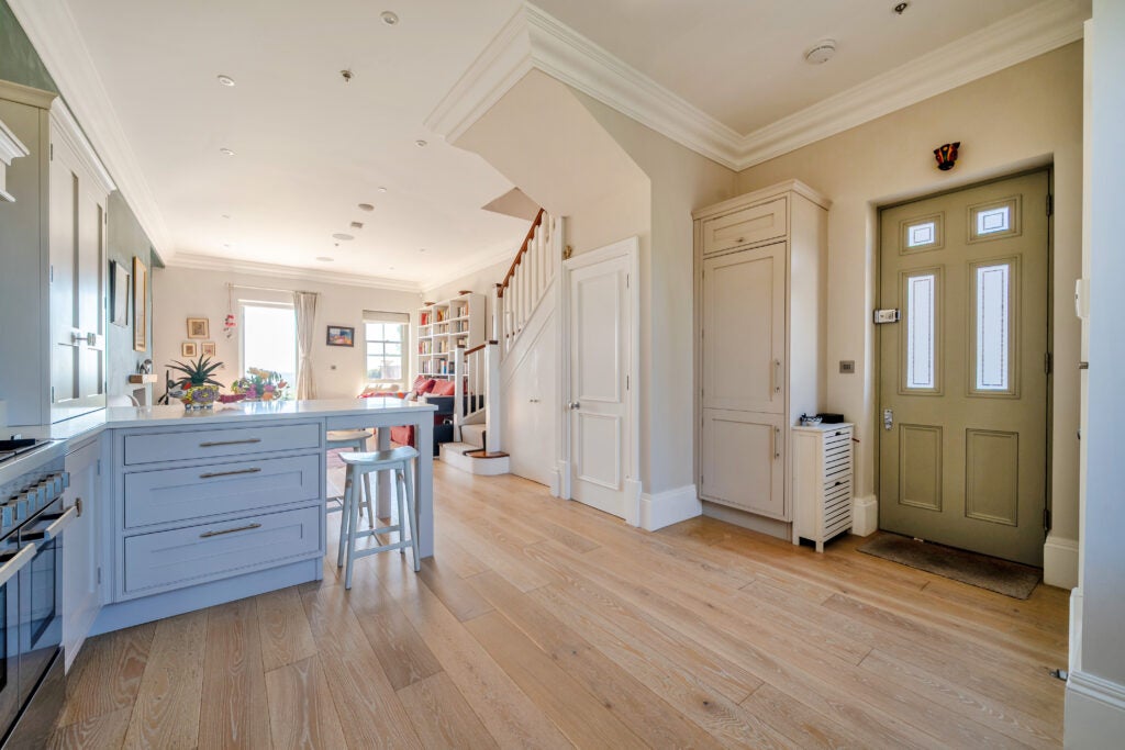 Flat Petworth Road in Waverley