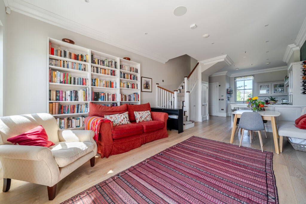 Flat Petworth Road in Waverley
