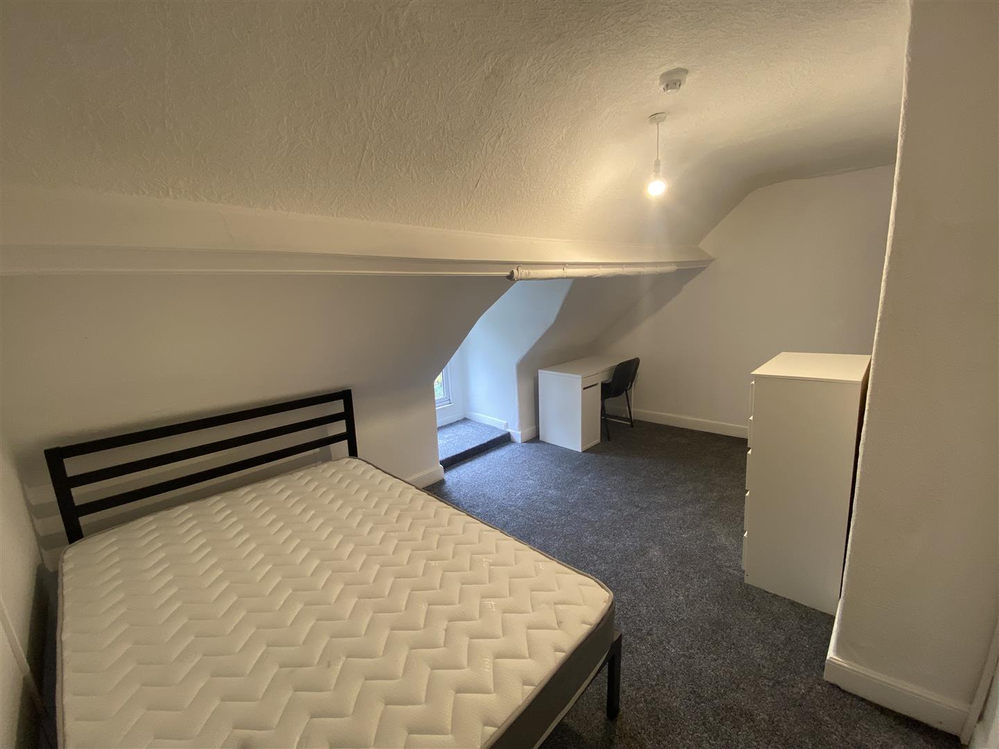 Flat Broadway in Pontypridd