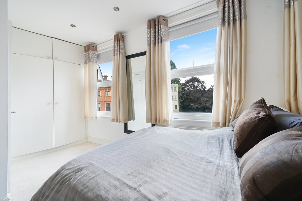 Flat Fulham Road in Greater London