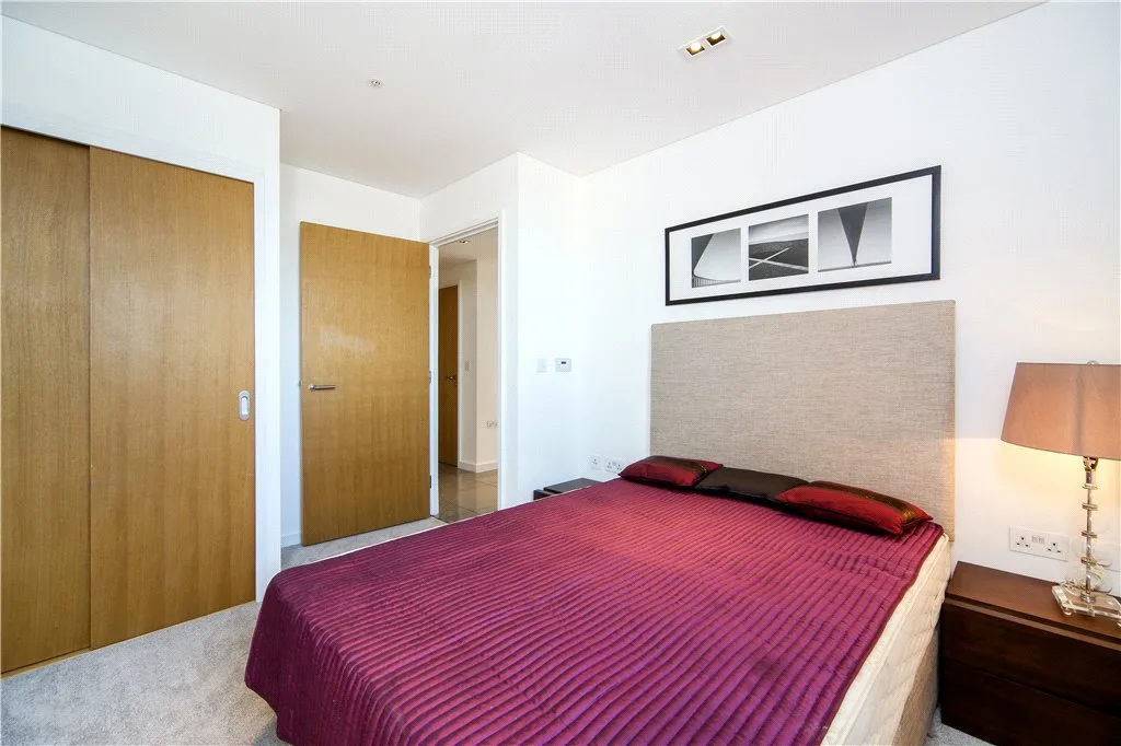Flat Hampstead Road in Greater London