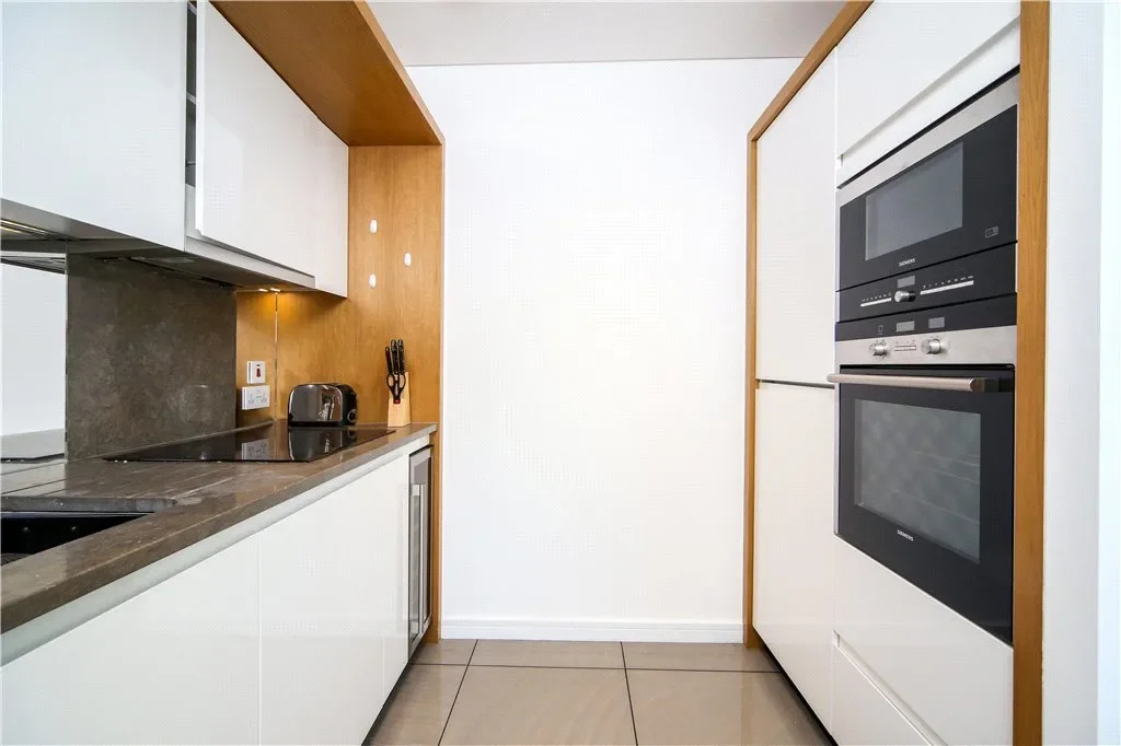Flat Hampstead Road in Greater London