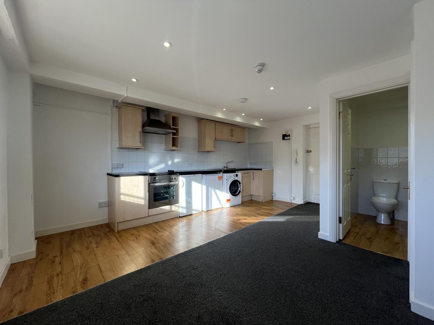 Flat Kingston Road in Greater London