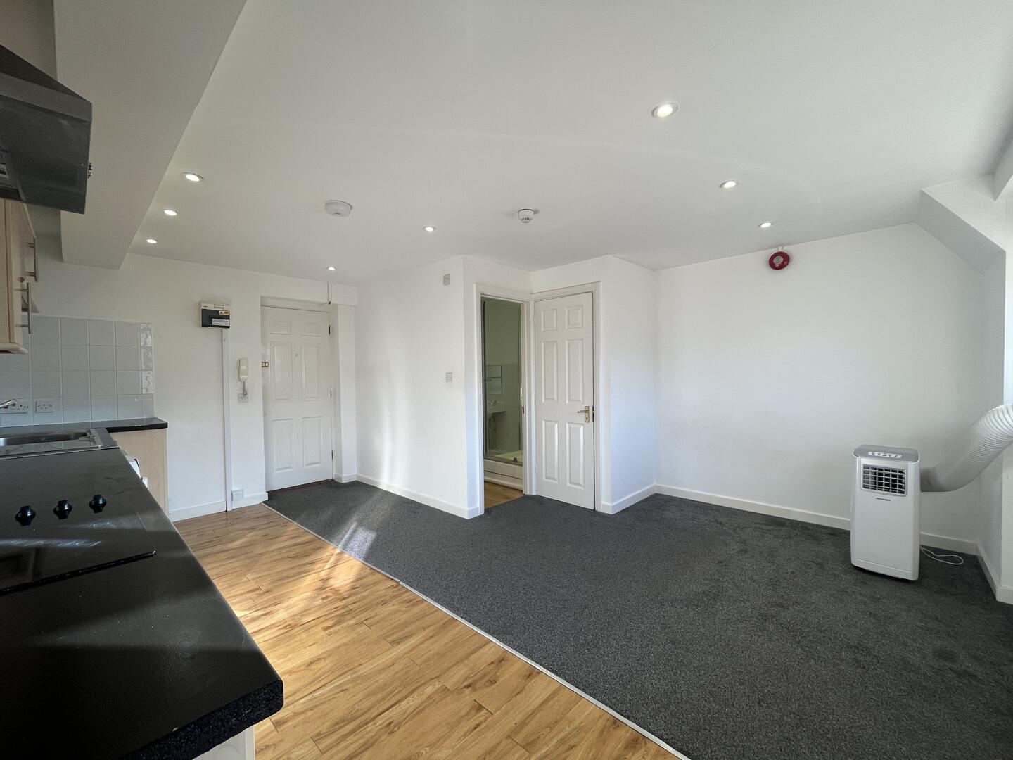 Flat Kingston Road in Greater London