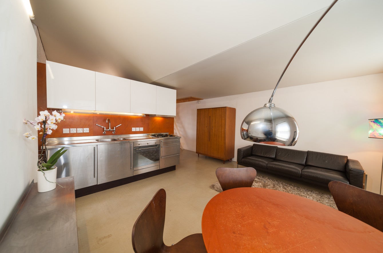 Flat Goodge Street in Greater London