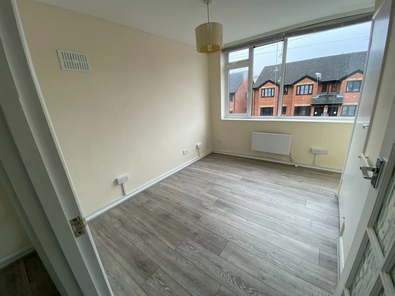 Flat Garlands Road in Reigate and Banstead