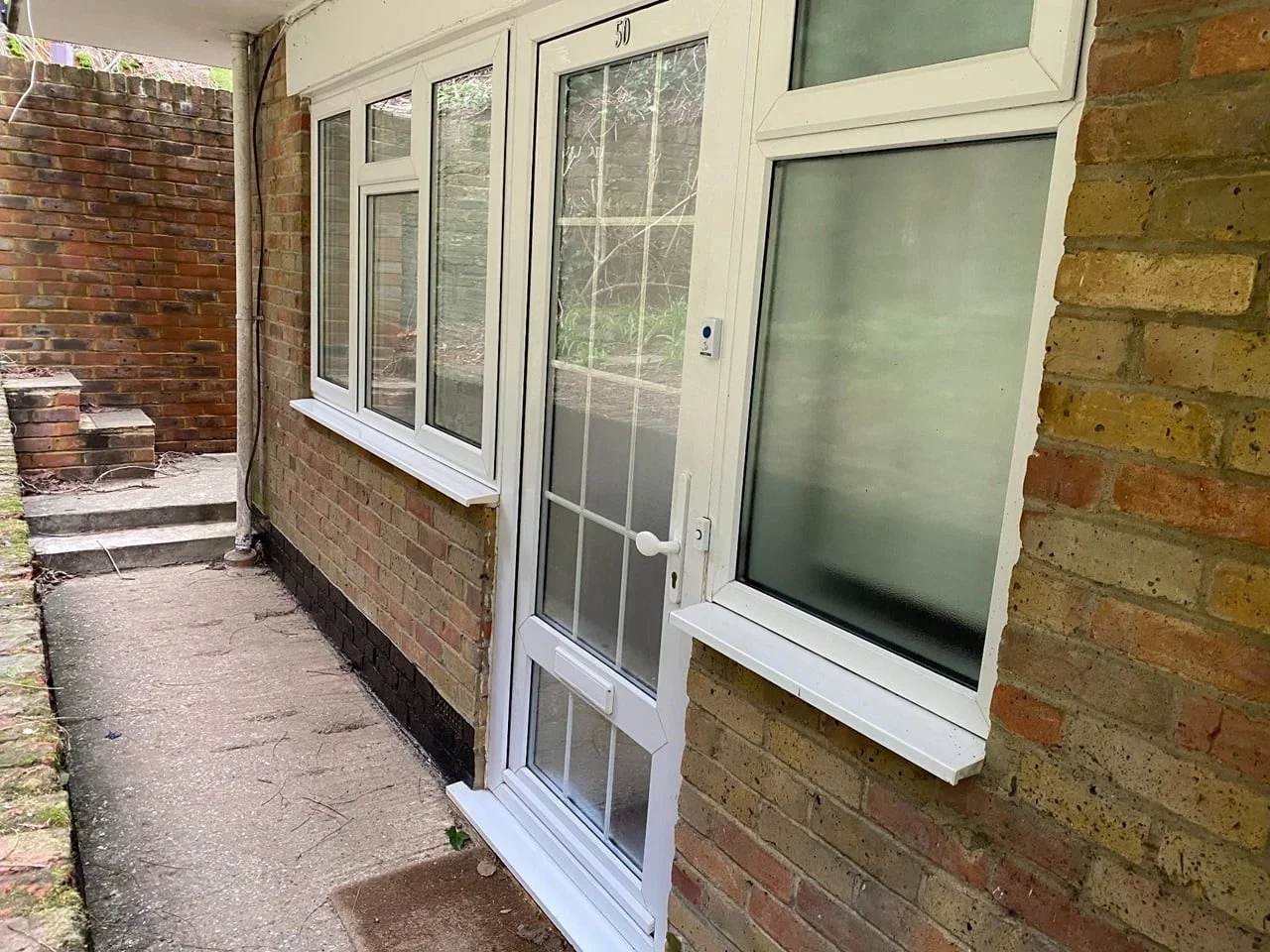 Flat Garlands Road in Reigate and Banstead