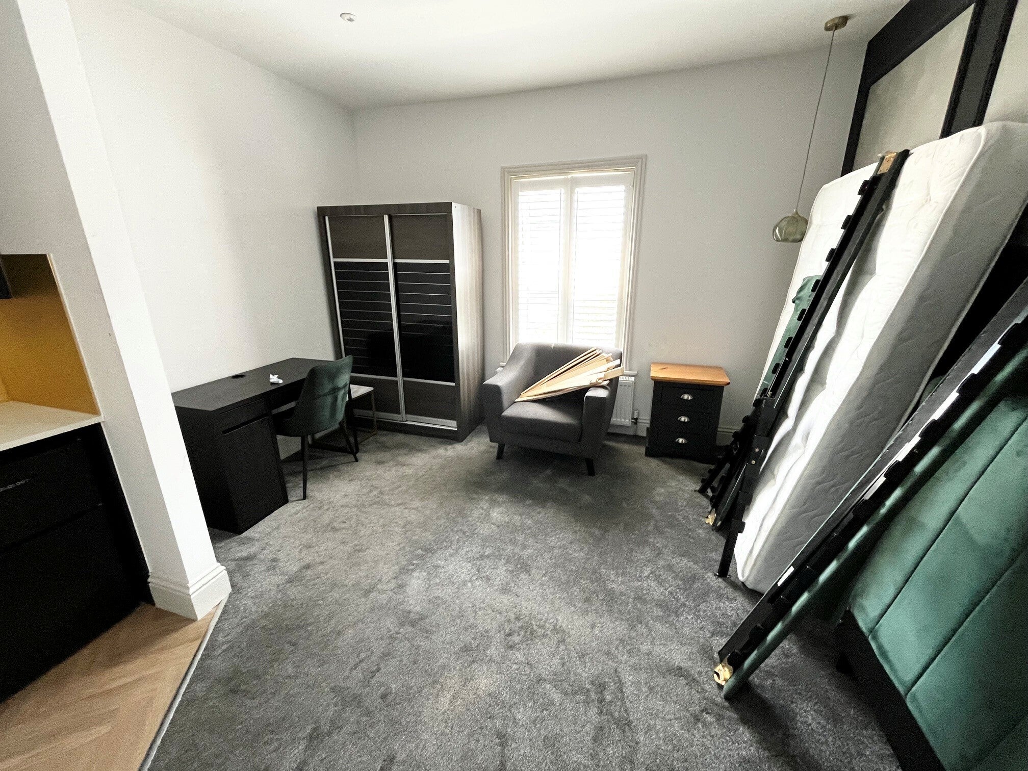 Room Ashley Road in Poole