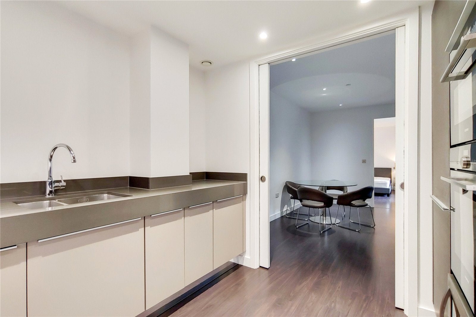 Flat Alie Street in Greater London