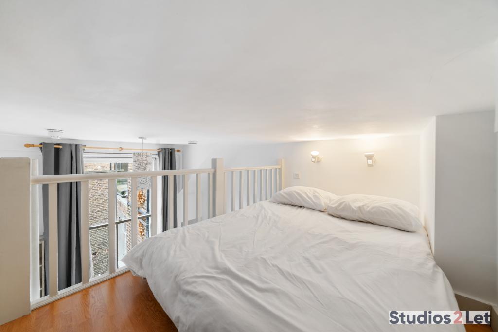 Flat Fairholme Road in Greater London
