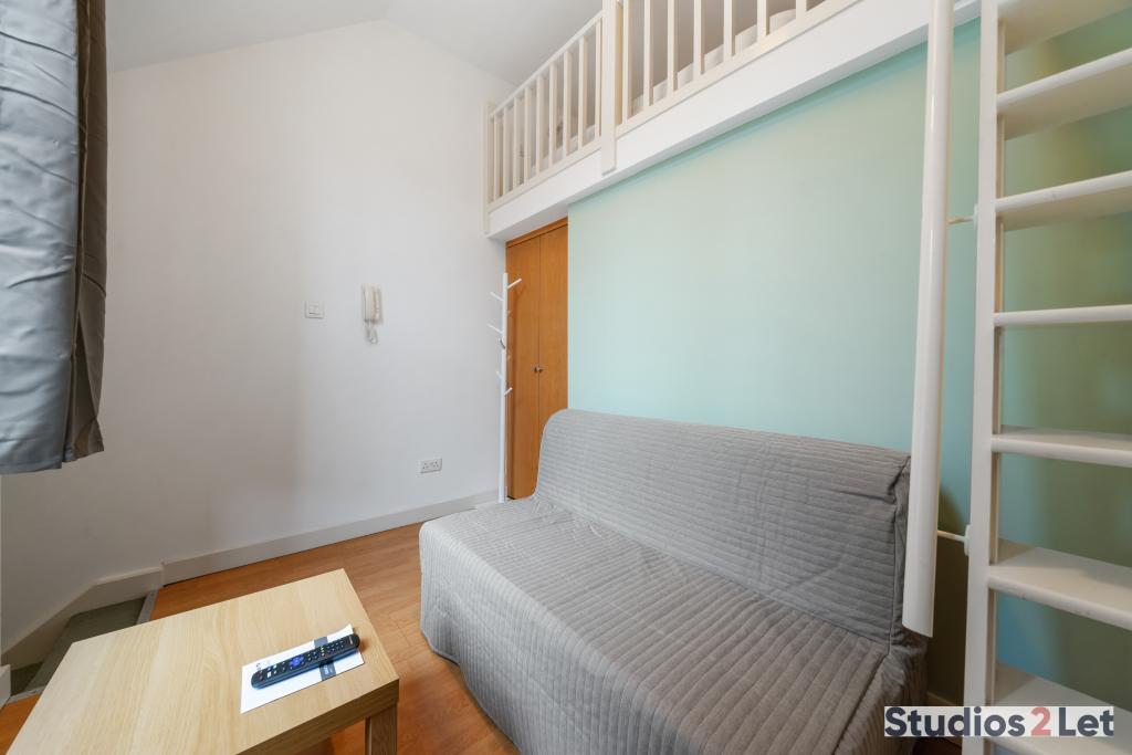 Flat Fairholme Road in Greater London