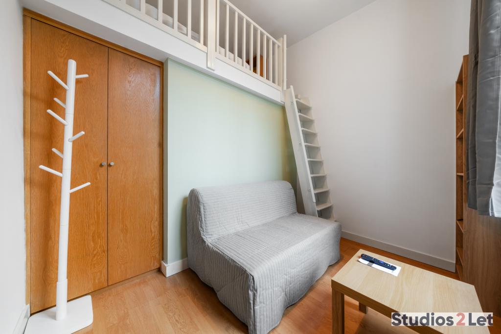 Flat Fairholme Road in Greater London