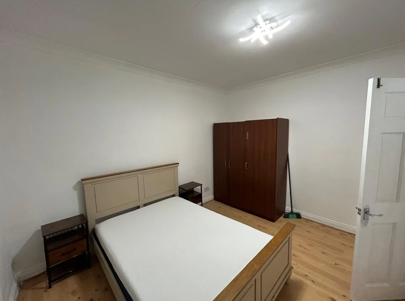 Flat Heath Road in Greater London