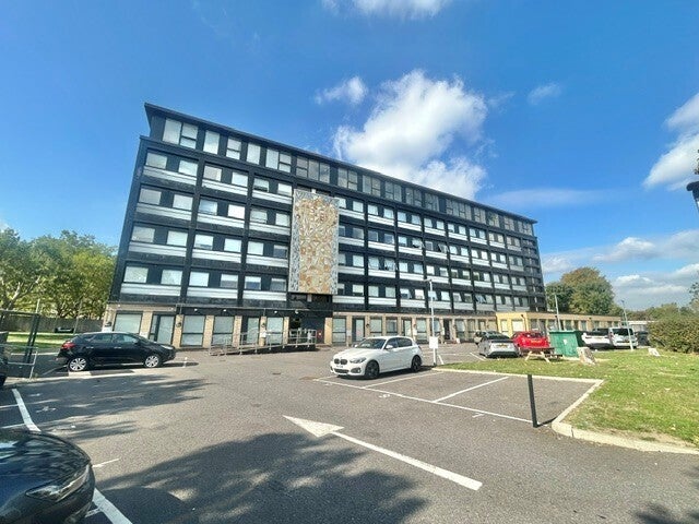 Flat The Gore in Basildon