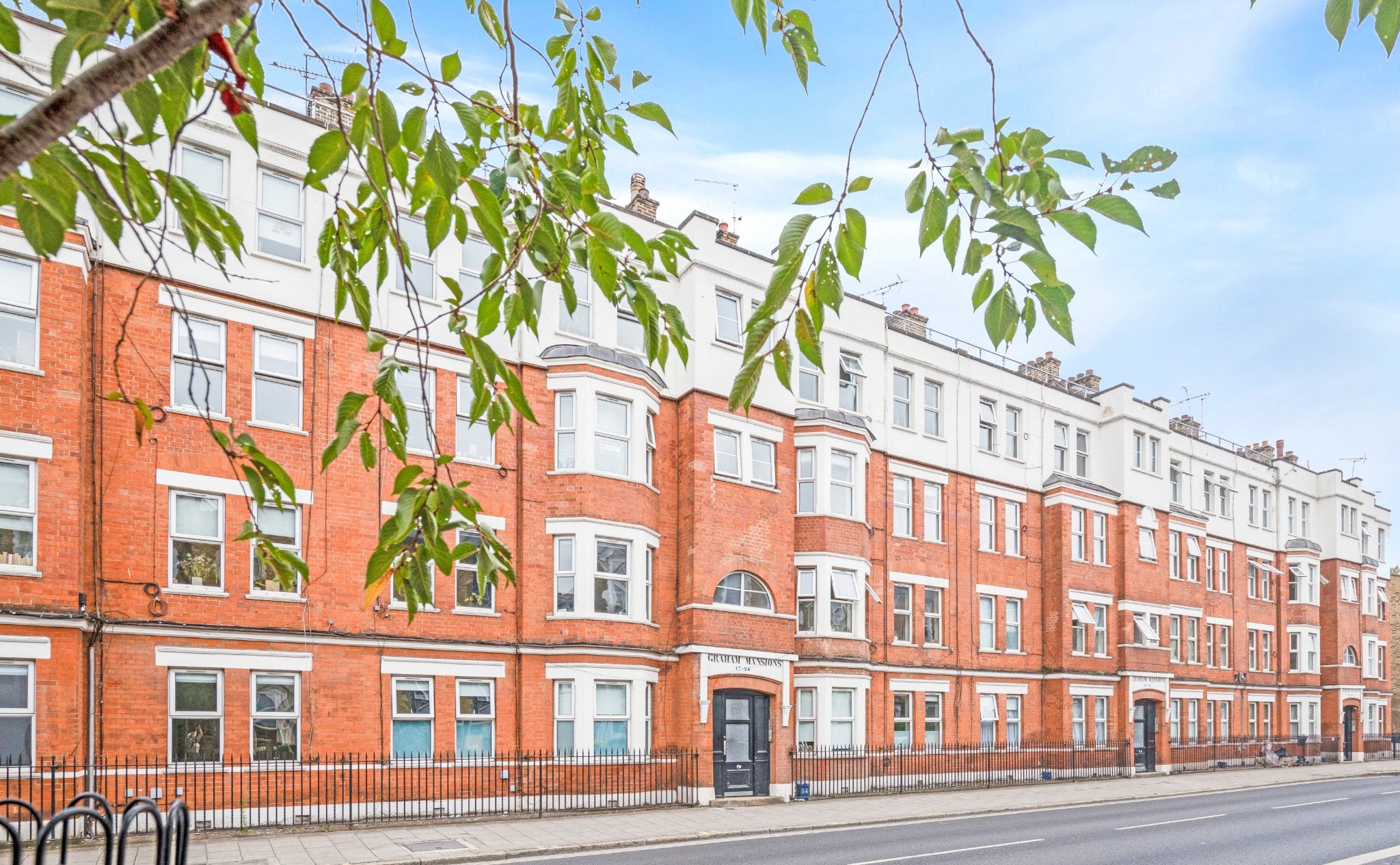Flat Fortess Road in Greater London