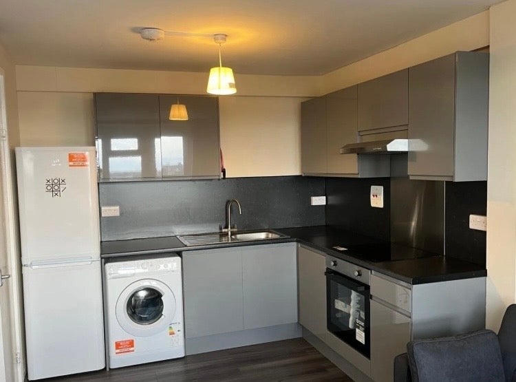 Room Ronald Street in Greater London