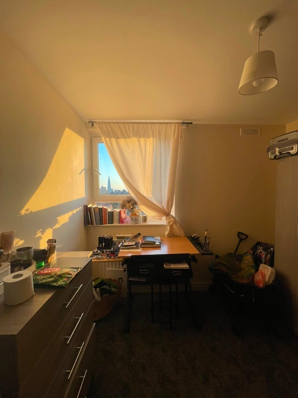 Room Ronald Street in Greater London