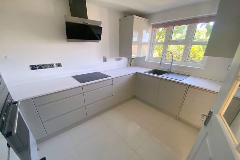 House Hawthorn Rise in Newhaven