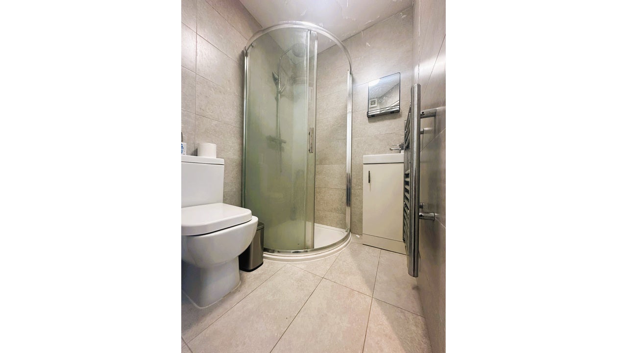 Flat Essex Road in Greater London