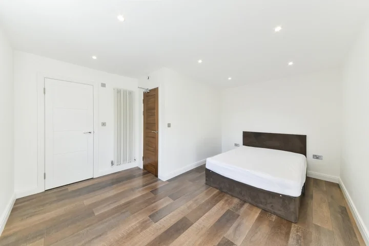 House Lancaster Drive in Greater London