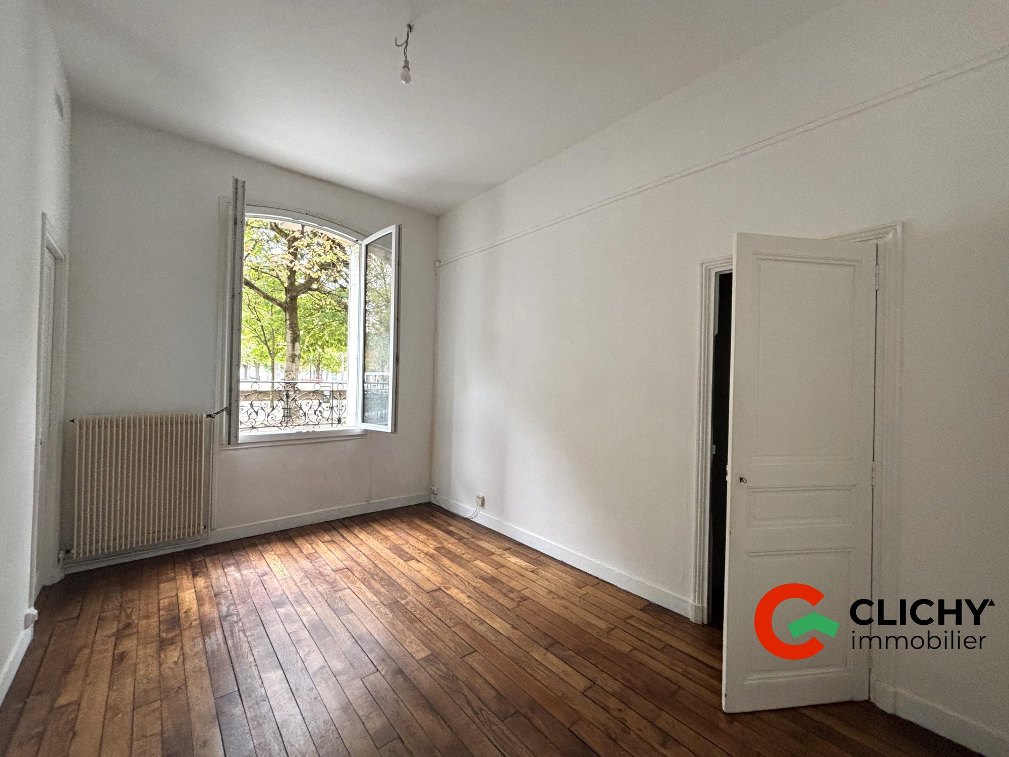 Flat Place des Martyrs de l'Occupation Allemande in Clichy