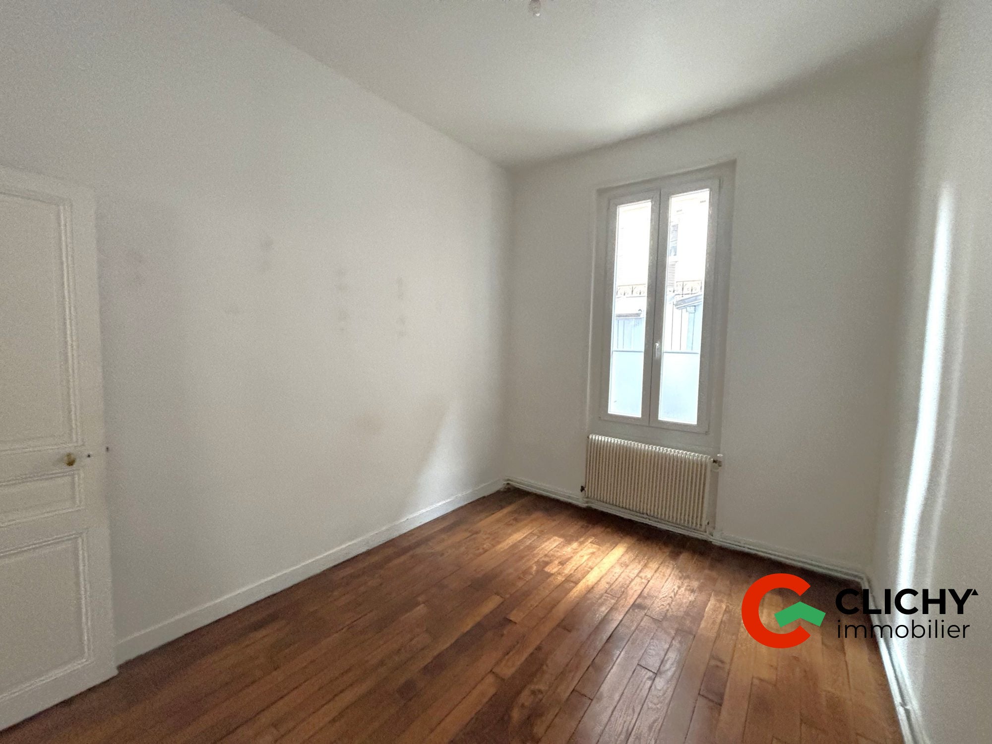 Flat Place des Martyrs de l'Occupation Allemande in Clichy