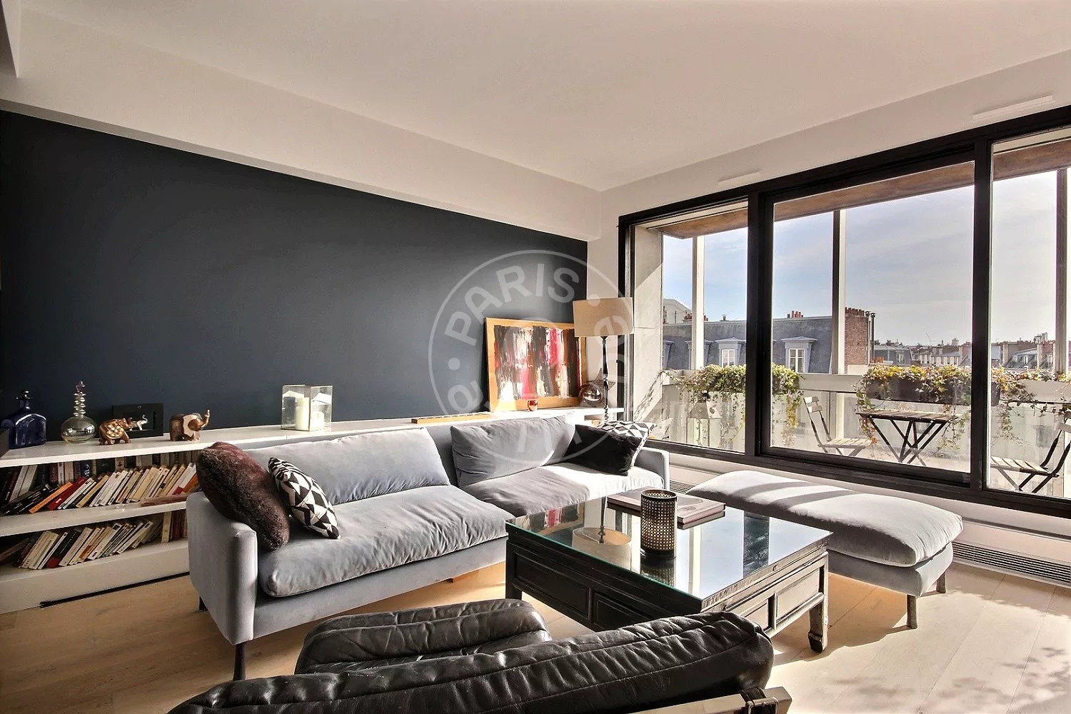 Flat Avenue de Villiers in Paris