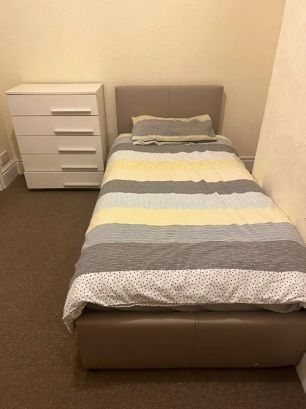 Room Observatory Walk in Reigate and Banstead