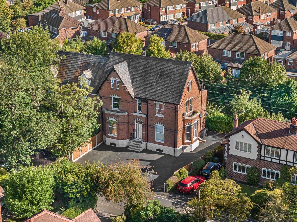 Flat Swann Lane in Cheadle Hulme