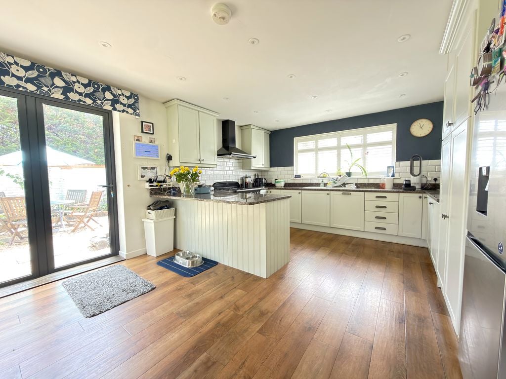 House Peregrine Close in Waverley