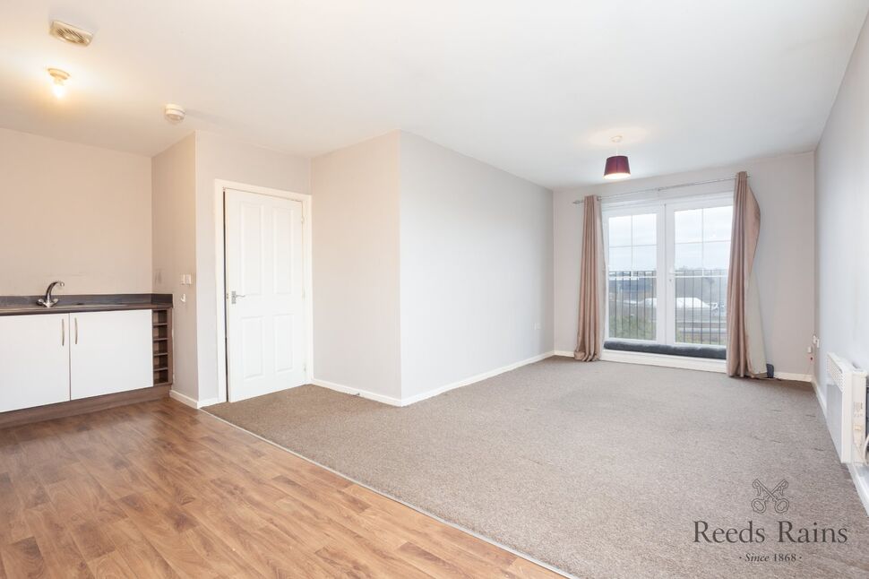 Flat Robinson Road in Ellesmere Port