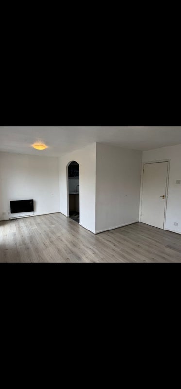 Room Melton Road in Manchester