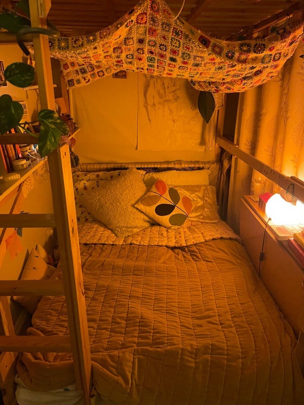 Room 1st Avenue in Greater London