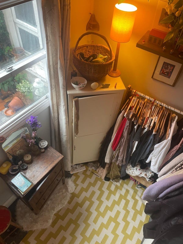 Room 1st Avenue in Greater London